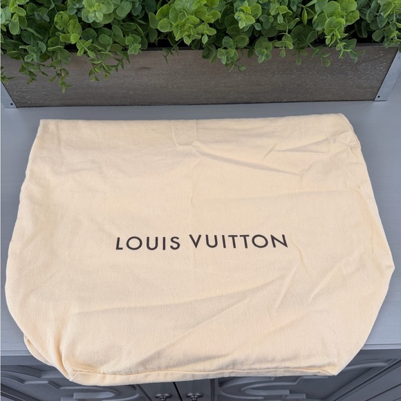 Louis Vuitton Large Drawstring Dust Bag - Picture 3 of 10